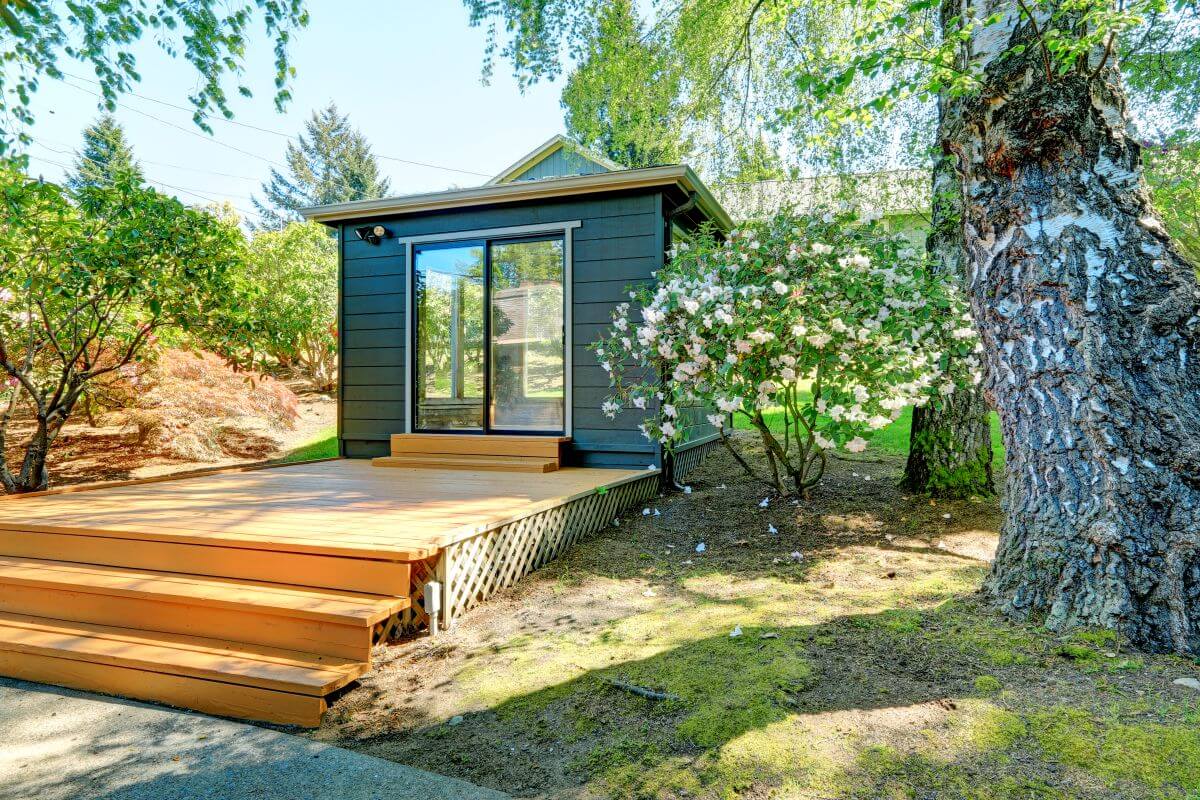 small garden studio office