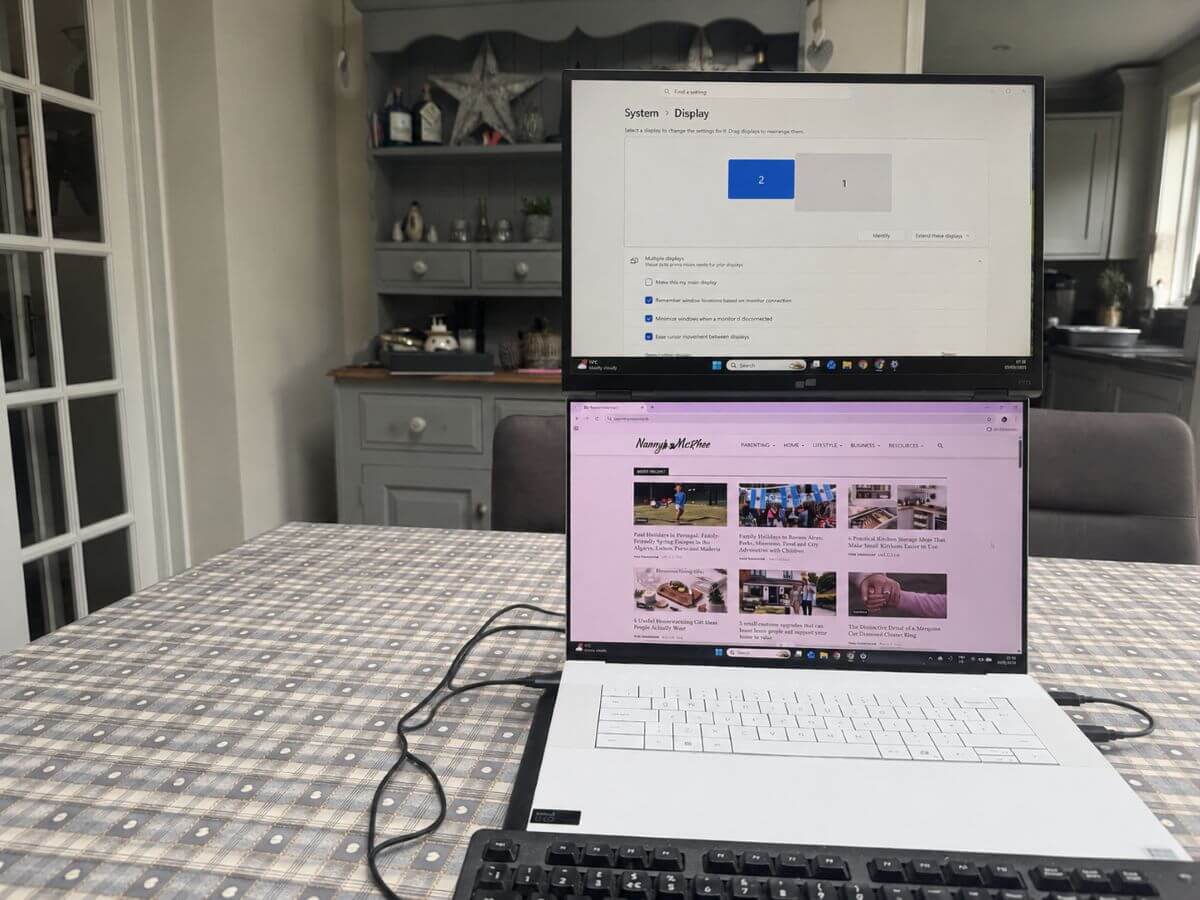 Duex Float 2 Pro above screen